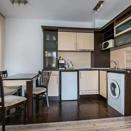 Cozy One-bedroom In Night Breeze Apartament
