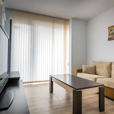 Cozy One-bedroom In Night Breeze