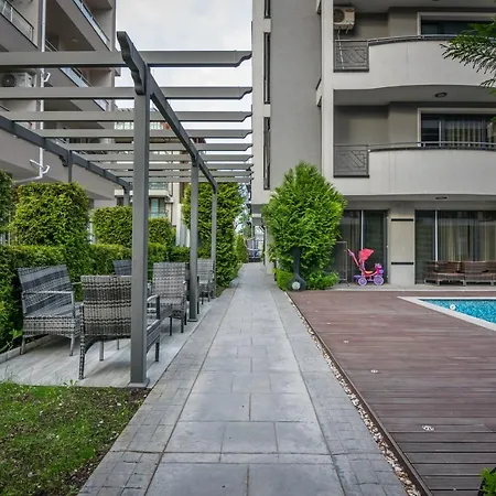Cozy One-bedroom In Night Breeze Burgas