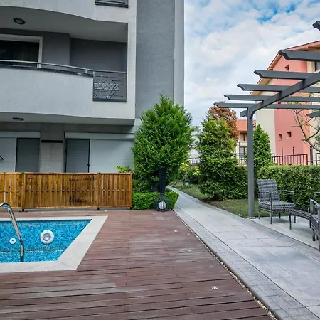 Cozy One-bedroom In Night Breeze Apartment Burgas