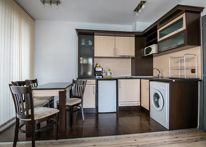 Cozy One-bedroom In Night Breeze Апартаменты