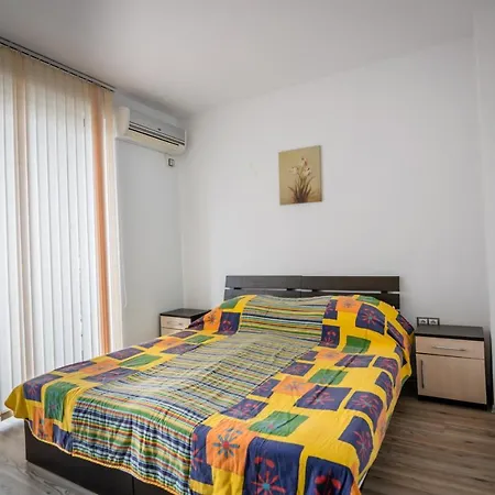 Cozy One-bedroom In Night Breeze Apartmán *
