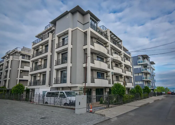 Cozy One-bedroom In Night Breeze * Burgas City