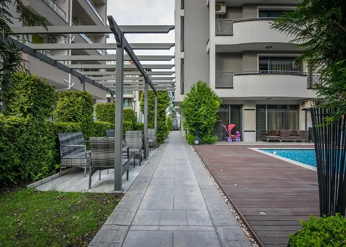 Cozy One-bedroom In Night Breeze Burgas City